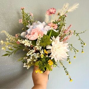 Elegant Floral Arrangement with White and Pink Accents